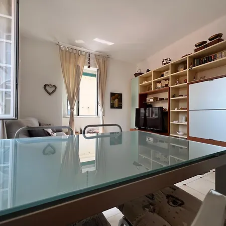 Matte Location, 80 Sqm 2bedroom, 1bathroom, In Santa Margherita Ligure, Air Conditioning Appartamento